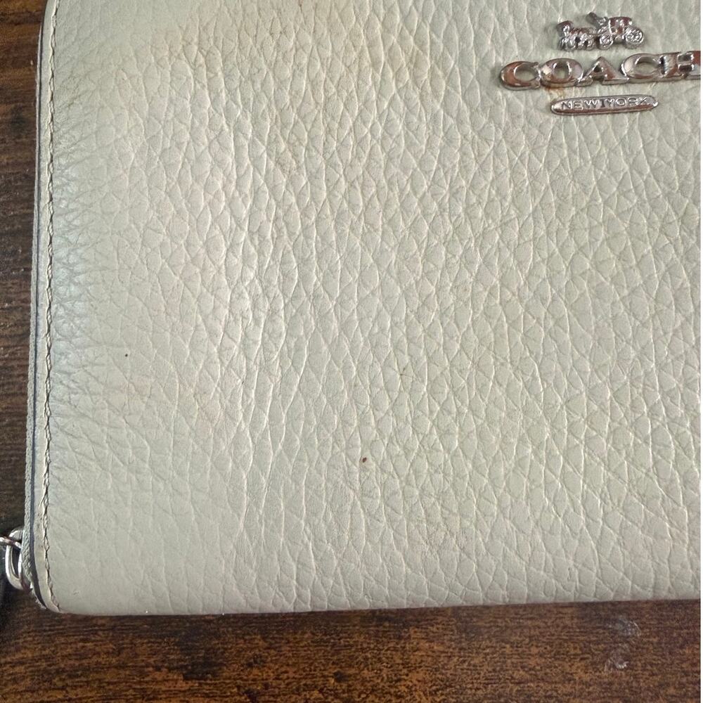 Coach x Disney Princess Tiana Wallet, Limited Edition - Picture 7 of 9